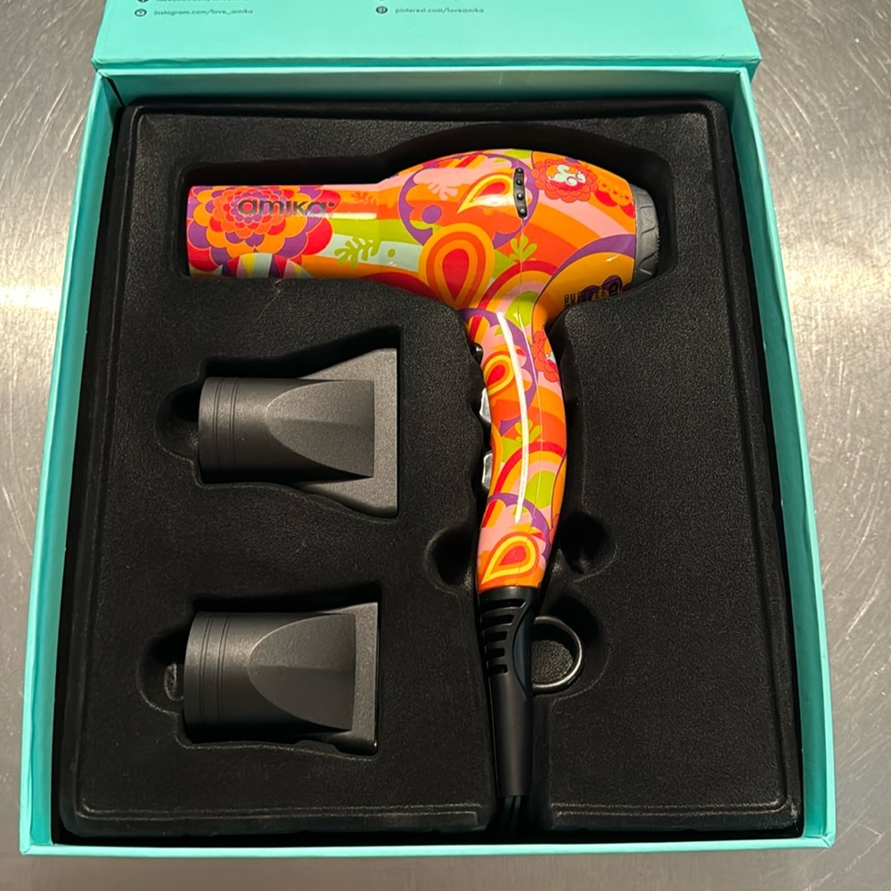 Amika blow dryer